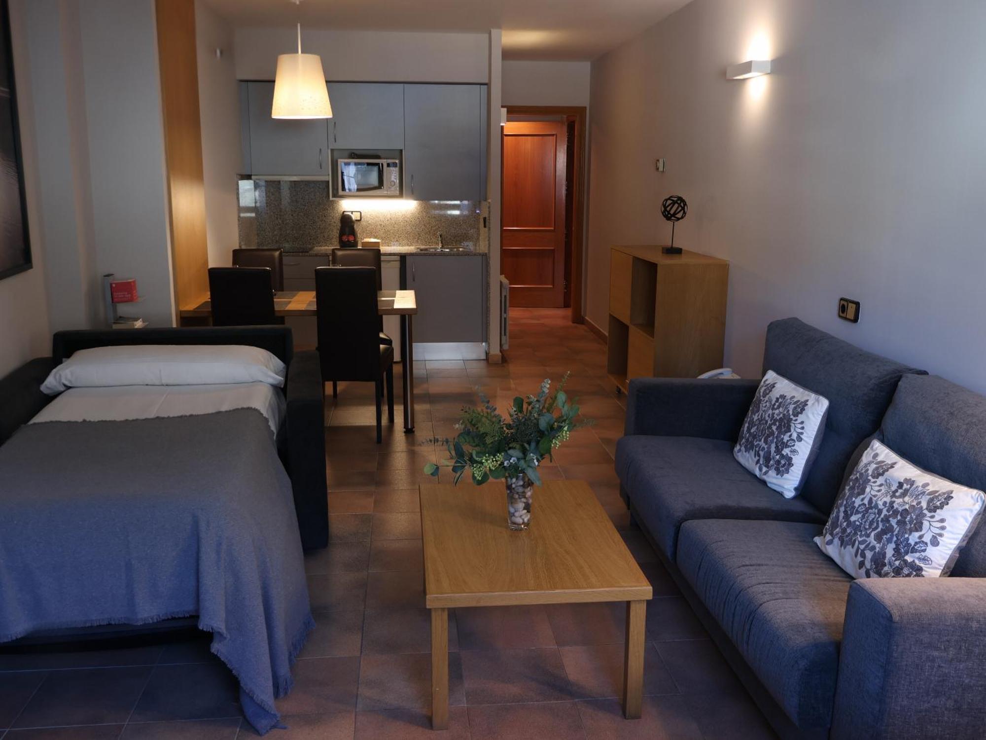 Aparthotel El Serch Andorra la Vella Exterior photo